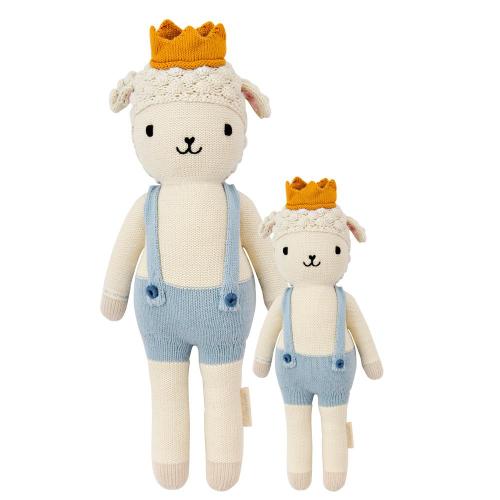 Sebastian the lamb
– cuddle+kind