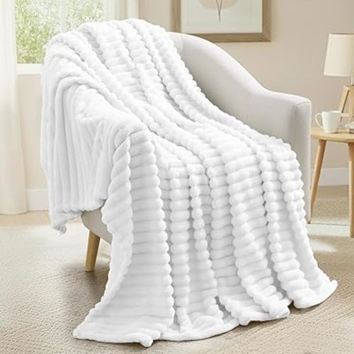 decorUhome Christmas Soft Fleece White Throw Blanket for Couch, Cozy Fluffy Plush Flannel Striped Blanket for Sofa Bed, Lightweight Decorative Ribbed Fuzzy Blanket for Woman, 50x60 Inches