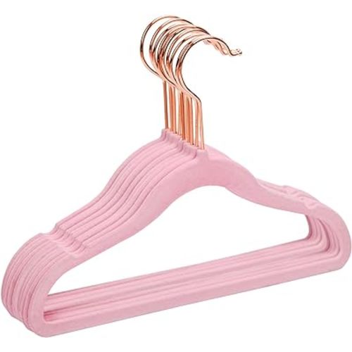 MIZGI Ganchos premium de terciopelo para niños (paquete de 50) con ganchos de cobre/oro rosa, ahorro de espacio, ultra-delgados, antideslizantes, uso para pantalones, vestidos, faldas de niños, ganchos para ropa