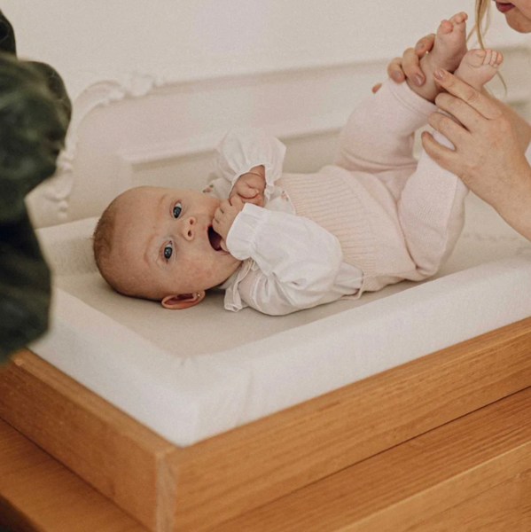Cali Changing Tray in Hazelnut | Simply Nursery