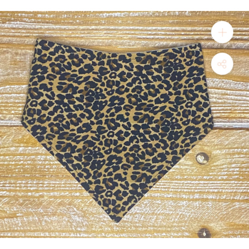 Bandana Bib in Cheetah