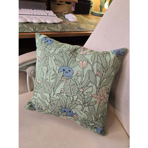 Odd Leaves Woven Pillow – Mage Apparel