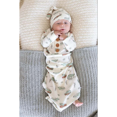 Later Gator Bamboo Waffle Newborn Baby Knot Gown & Hat Set