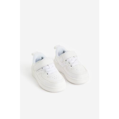 Sneakers - White (4-5)