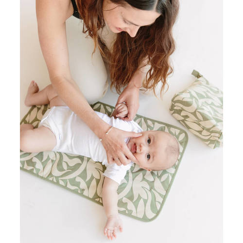 Storq Clutch Diaper Bag & Changing Kit - Sage Curves
