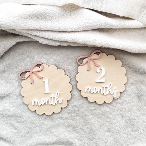 Baby Monthly Milestone Markers: Scallop Bow Monthly Photo Prop