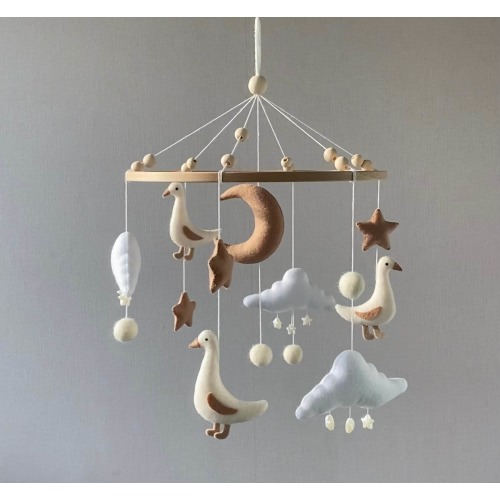 Baby geese mobile for nursery, neutral mobile, realistic felt toy for girl and boy, Crib ceiling mobile, baby shower, newborn gift.