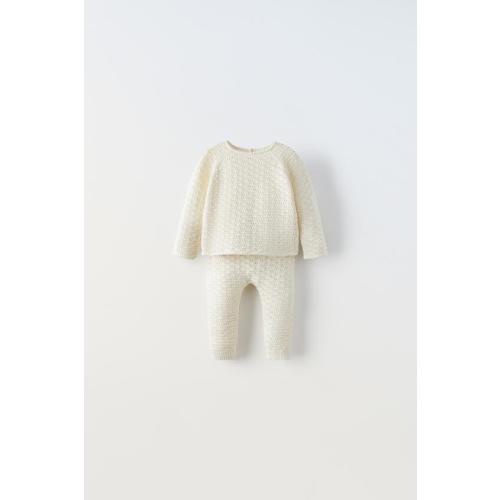 OPEN KNIT BONNETDETAILSTEXTURED KNIT SETTHREE-PACK OF SLEEVELESS BODYSUITS