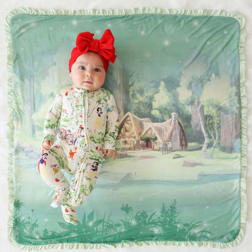 Disney Princess Snow White & Snow White's Cottage Ruffled Luxette Patoo® Blanket