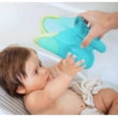 Nuby Tear-Free Rinse Pail, Colors May Vary, 5 Inch (Pack of 1)