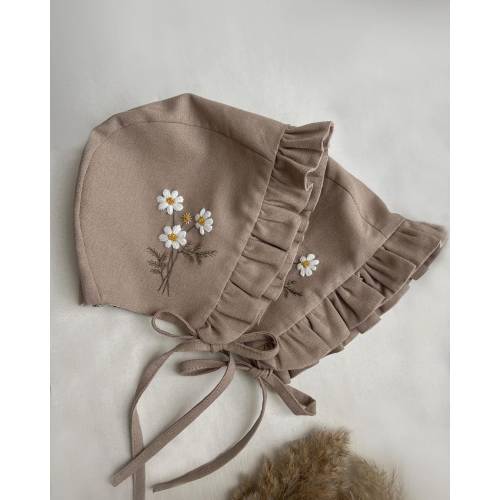 Vintage Daisy Embroidered Baby Bonnet, Embroidered Linen Bonnet, Hand Embroidered Linen Bonnet, Baby Brim Bonnet, Custom Baby Bonnet