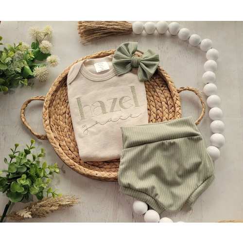 Personalized baby girl outfit with bummies, custom name baby outfit with bows, sage green, baby girl going home outfit baby shower