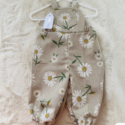 baby daisy overalls, baby girl dungarees, baby girl outfit, baby girl gift, baby summer outfit, baby overalls