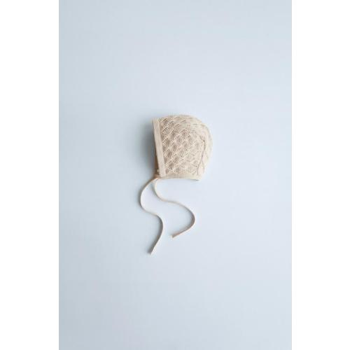 TEXTURED KNIT BONNET