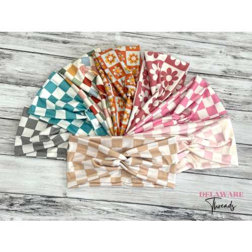 the Retro Checkered knotted headband