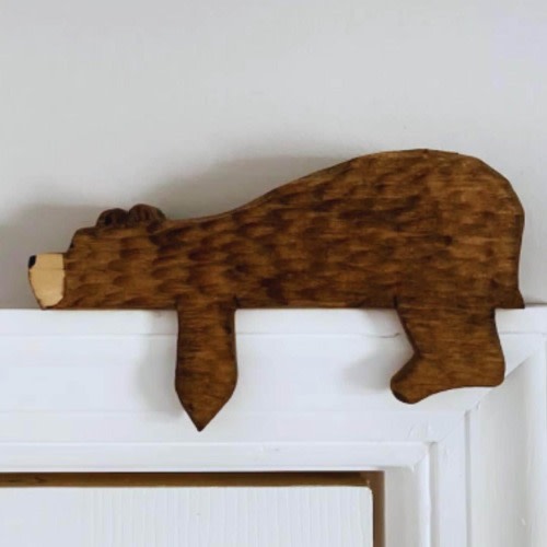 Wooden Bear Door Frame Decor – Cute Animal Wall Ornament for Cabin & Rustic HomesDoor Frame Bear