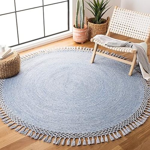 SAFAVIEH Sahara Collection Area Rug - 6' Round, Blue Denim, Handmade Boho Tassel, Ideal for High Traffic Areas in Living Room, Bedroom (SAH490L)
