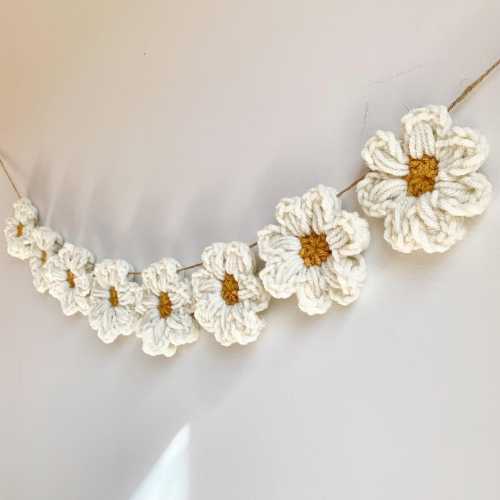 Daisy Garland, Daisy Bedroom Decor, Daisy Nursery Garland, Aesthetic Nursery, Dopamine Decor, Cute Flower Garland, Boho Kids Room Decoration