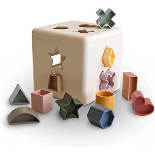 Amazon.com: mushie Shape Sorting Box | Educational Learning Toy for Toddlers with 12 Shapes | Made in Denmark (10+ Months) : Toys & Games