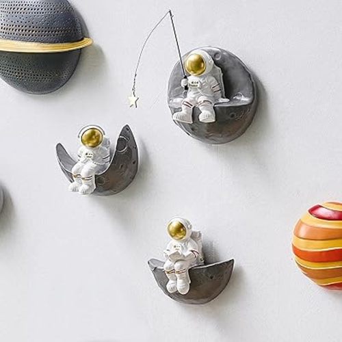 Astronauts Wall Decor Set of 3, Modern Wall Sculptures Home Decor for Living Room, 3D Wall Decor, Cute Space Theme Kid Room Outer Space Man Wall Decor for Boys Girls Room Bedroom Decor Christmas Gift