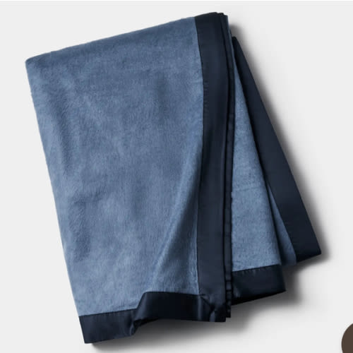 Temperature-Regulating Bamboo Blanket | Cozy Earth