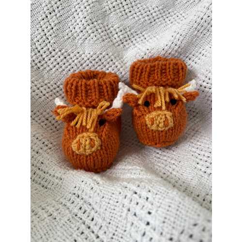 Highland Cow Handmade knitted baby booties / Farm Animal Cot Shoes / Unique Handmade Baby Shower Gift / crib shoes