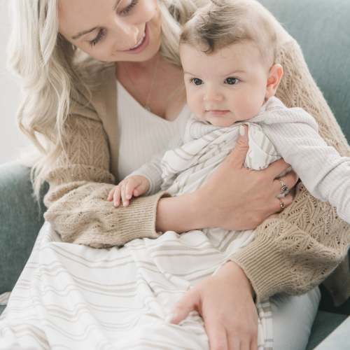 STRETCHY SWADDLES, HATS & BOWS