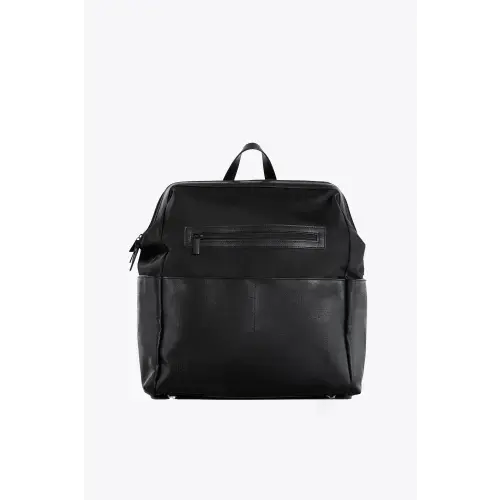 BÉIS 'The Diaper Backpack' in Black - Black Diaper Bag & Diaper Backpack