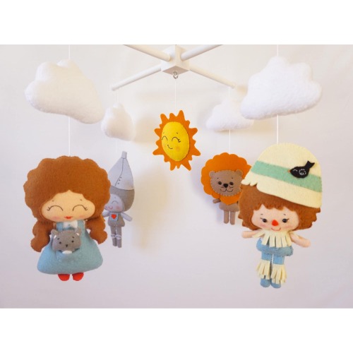 Wizard of Oz baby mobile Dorothy Toto nursery mobile Cowardly Lion crib mobile Scarecrow nursery Wizard of Oz baby shower Gender neutral