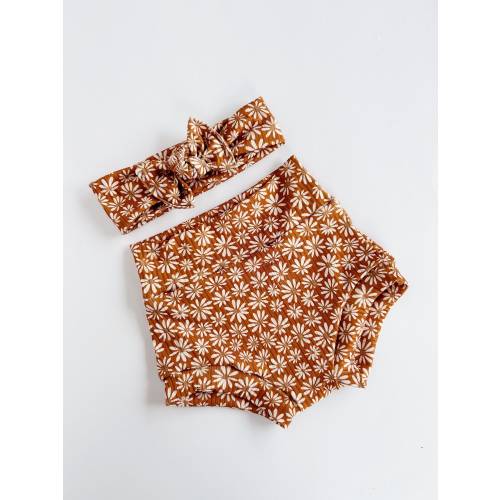Daisies on brown~Baby bummies girl shorties baby shorties toddler shorts baby girl shorties, newborn baby bummy newborn bloomers baby