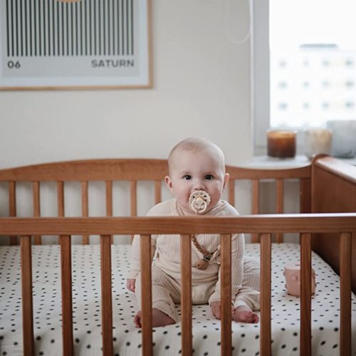mushie Extra Soft Muslin Fitted Crib Sheet | 28"x 52" (Black Daisy)