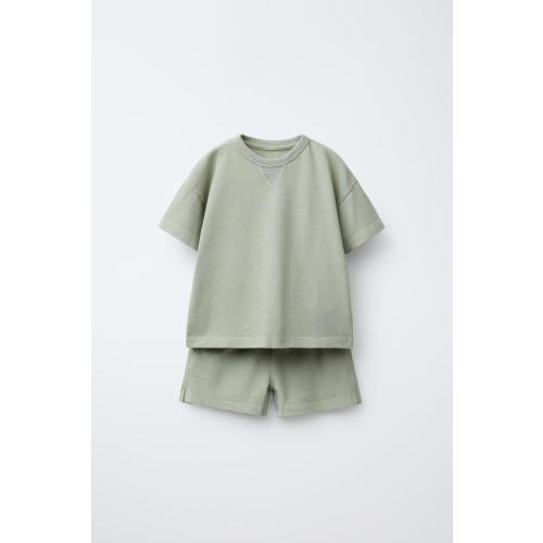 PLAIN T-SHIRT AND SHORTS JOGGING SET - Dark eggplant | ZARA United States