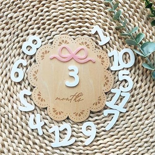 Monthly Baby Milestone Wooden Signs, Double-Sided Bow-Themed Baby Milestone Discs with Hello World & My First Holiday Designs –Cute Baby Announcement Sign & Photoshoot Props for Boys and Girls (Daisy)