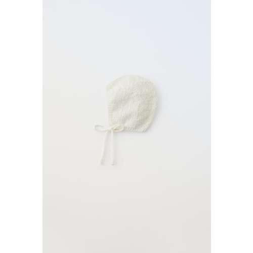 TEXTURED KNIT BONNET