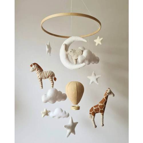 Day dreamer, gender neutral Safari baby mobile, safari crib mobile, jungle cot mobile, nursery mobile with giraffe, safari cot mobile