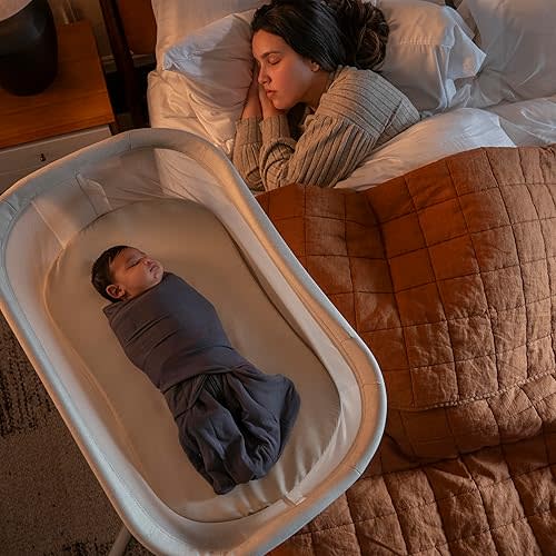 HALO® BassiNest® Swivel Sleeper 4.0 Signature, Over-Bed Baby Bassinet with 360 Rotation, Breathable Mesh, Lowering Wall for Easy Access, Oat