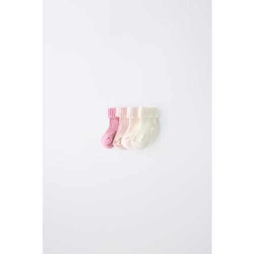 FOUR-PACK OF COLORED SOCKS IN A BOX