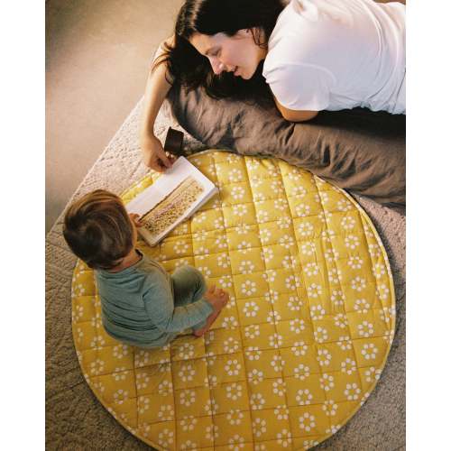 Inside Outside Play Mat Portable Baby Blanket | Cream Chamomiles - Storq by Kindred Bravely