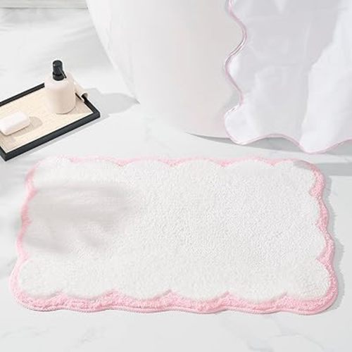 Cute Scalloped Bathroom Rugs, Microfiber Tufted Bath Mats, Fun White and Pink Bathmat for Bath Room Bathtub Shower, Preppy Trendy Bathroom Mat for Sink Bedroom, 30" x 20"