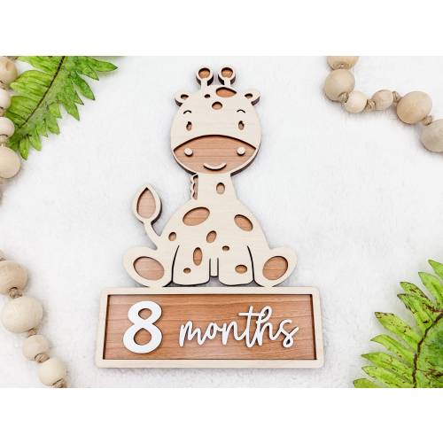 Wooden Interchangeable Giraffe Milestone Markers for Baby Photos | Engraved Wood Monthly Milestone Markers | Personalized Baby Sign