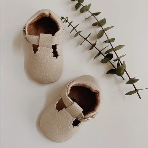 Faux Leather Mary Jane Crib Shoes | Tan – Three Peas