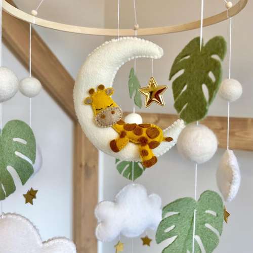 The Sleepy Giraffe / Gender-neutral Baby Mobile /Baby Gift /Cloud moon and star mobile / Safari Mobile / Jungle Mobile / Baby Boy /Baby Girl