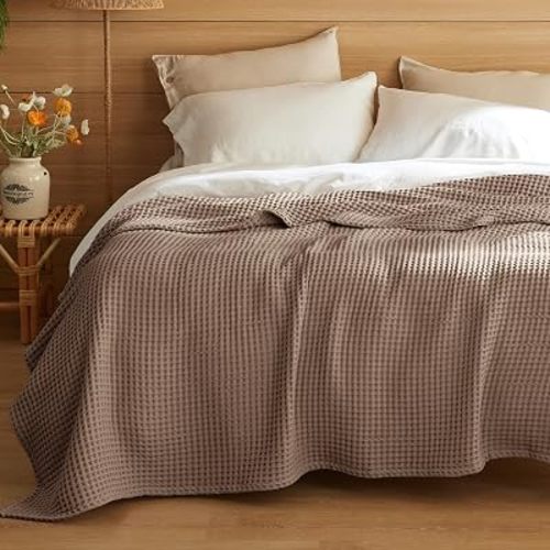 Bedsure Lightweight 100% Cotton Waffle Blanket, King, Coffee Brown