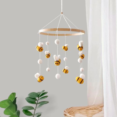 Bee mobile Bumble bee baby mobile girl Felt bee crib mobile neutral Garden nursery mobile Honey bee nursery decor