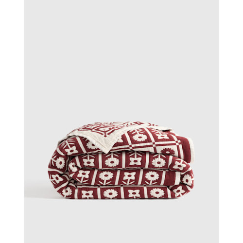Organic Cotton Jacquard Floral Quilt in Burgundy