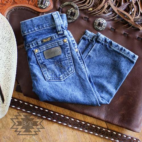 Baby George {Strait} Wrangler Jeans
– BIBS & TUCKER CO. LLC