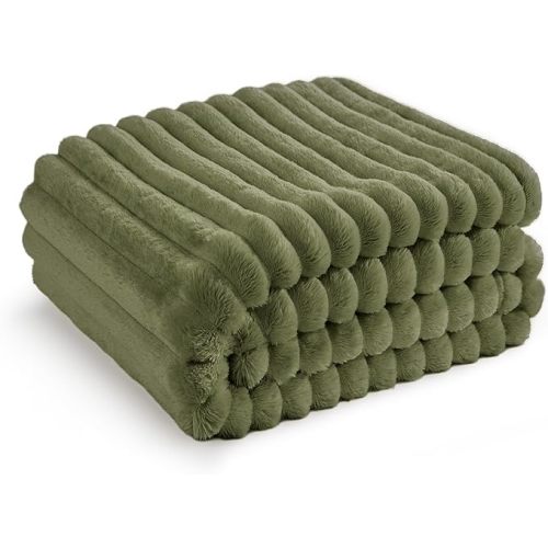 Bedsure GentleSoft Cypress Fleece Twin Blanket for Couch - Cozy Soft Blankets for Women, Cute Small Throws for Girls, 60x80 Inches