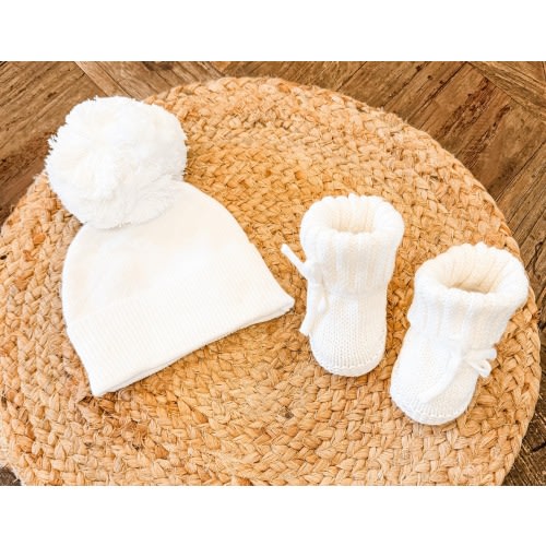 Knit Newborn Boy Girl Booties and Knit Hat, Newborn Gift, Heirloom Baby Gift, Going Home Outfit Hospital Pic, Heirloom Booties and Hat