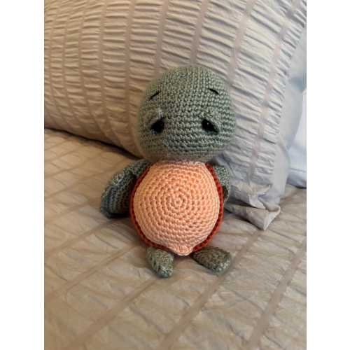 Handmade Crochet Sea Turtle Plush Toy – Soft Amigurumi Stuffed Animal in Green and Peach – Perfect Baby Gift or Ocean-Themed Decor