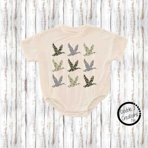 Duck Camo Hunting Boy Bubble Romper Bodysuit, Duck Camo Tee, Duck Hunting Kid's Shirt, Boy Hunting Oversized Baggy Romper, CPSC Compliant